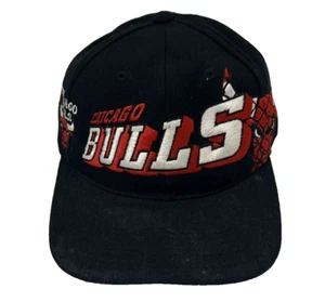 De colección Años 90 Chicago Bulls Deportes Especialidades Cuadrícula Logo Deletrear Sombra Guión Sombrero - Imagen 1 de 16