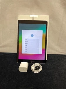 Tablet Apple iPad 9.ª generación A2602 plateada 64 GB almacenamiento WiFi iOS MK2L3LL/A - Imagen 1 de 12