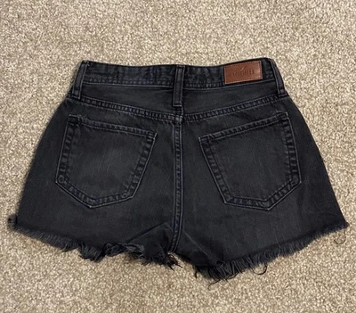 Pantalones Cortos De Colección Levi's Para Mujer Corte Jean Negro Rojo Pestaña Botón Mosca Denim Talla 0 Foto 1 de 4