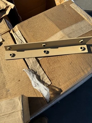 HMMWV BAE NOS LEFT CORNER BRACE 12540108 BAE PN 6431560-200M1 - Image 1 of 2