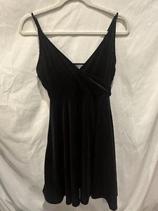 Forever 21 Dress Womens Sz Medium Black Short Mini Sexy LBD Party Skater Formal - Picture 1 of 10