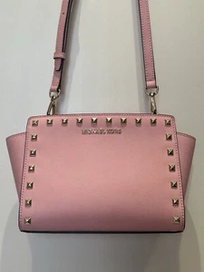 MICHAEL KORS SELMA MEDIUM STUDDED SAFFIANO MESSENGER CROSSBODY PINK & GOLD - Picture 1 of 12