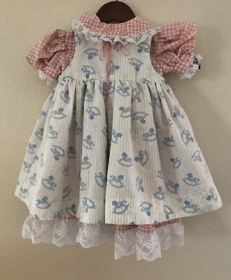 Vestido de pradera infantil mecedor caballo delantal rosa cuadros corazón sin tamaño hecho a mano Foto 1 de 4