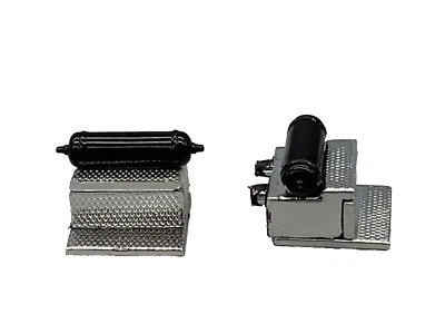 PIEZAS 1/64 DCP NEGRO/CROMO PETERBILT 359/379/389 TANQUES DE AIRE Y ESCALONES Foto 1 de 3