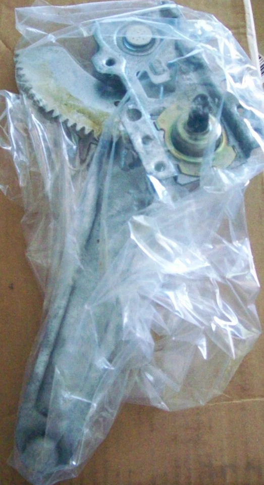 Regulador/elevador de ventana trasera, derecho - Ford Escort/Mercury Tracer, 91-02 Foto 1 de 1