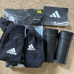 Adidas taglia media protezioni calze giovanili AH7764 - Foto 1 di 4