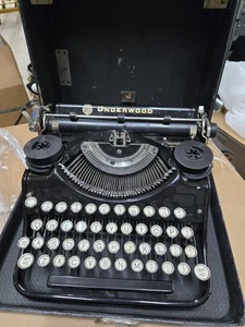 Antique Underwood Portable Typewriter w/ Case - Picture 1 of 12
