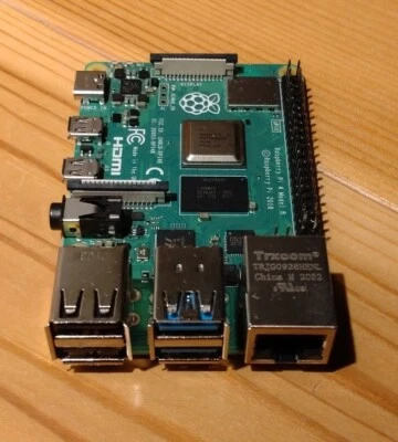 Raspberry Pi 4 Modell B 2GB RAM mit Gehäuse, Netzteil, 16GB microSD, USB-Kamera - Bild 1 von 4