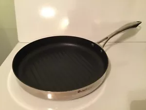 TUPPERWARE CHEF SERIES 12” ROUND STAINLESS STEEL NON-STICK GRILL PAN - - - Picture 1 of 7