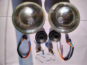 2 Triumph Lucas Halogen Scheinwerfer Set 7 Zoll Neu Rechtslenker Ohne Pilotloch - Bild 1 von 11