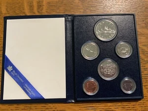 ROYAL CANADIAN 1986 MINT SILVER SET D.G.REGINA ELIZABETH II - Picture 1 of 7