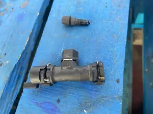 AUDI TT 8N VW 6 speed MANUAL GEARBOX CLUTCH T PIECE BLEEDER CONNECTOR 1J0721468C - Picture 1 of 3