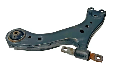 Brazo de control inferior delantero derecho del lado del pasajero Toyota Camry 2018-2024 OEM Foto 1 de 4