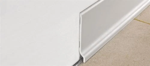 Battiscopa pvc espanso faggio chiaro 70 mm barre 2 ml - Immagine 1 di 1