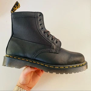 NEU DR DOC MARTENS schwarz Leder Canvas-Einsatz Schnürstiefelette Combat 10 - Bild 1 von 9
