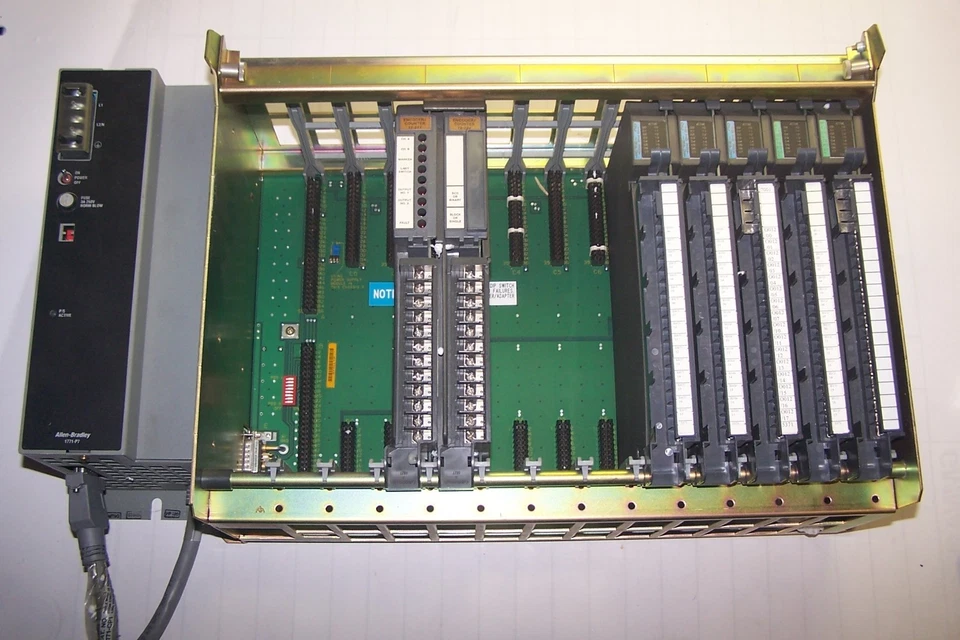ALLEN BRADLEY 1771-A3B1 B 12 SLOT I/O CHASSIS SERIES B REV K01 1771-P7 + MODULES - Image 1 of 4