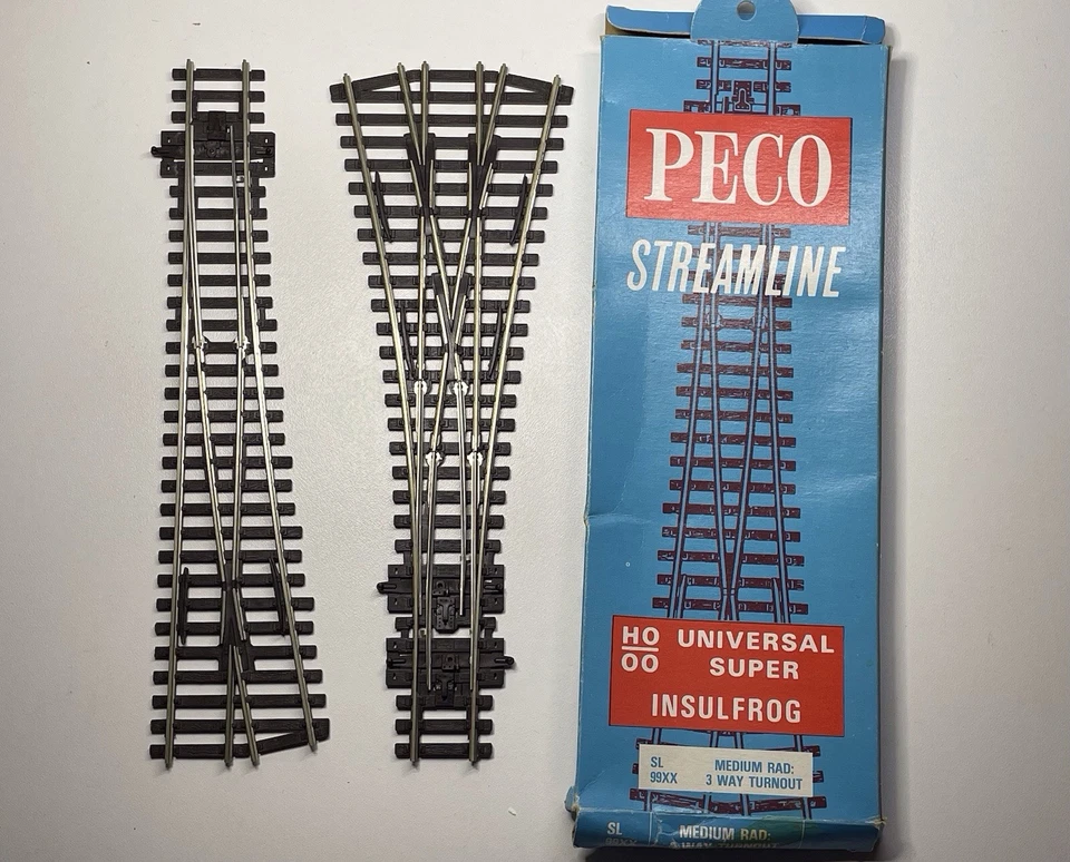 Peco Streamline SL99XX Insulfrog 3-Way Medium Turnout + Left Hand Point OO Gauge - Image 1 of 4