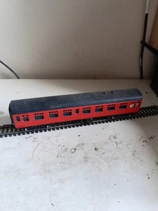 00 Guage Triang R29 BR Mk1 Coach Painted Red - Picture 1 of 6