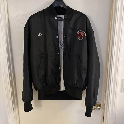 De colección para hombre Wayne, MI Departamento de Bomberos Chaqueta Bomber Satinada Talla XL Negra Hecha en USA “Lee” Foto 1 de 4