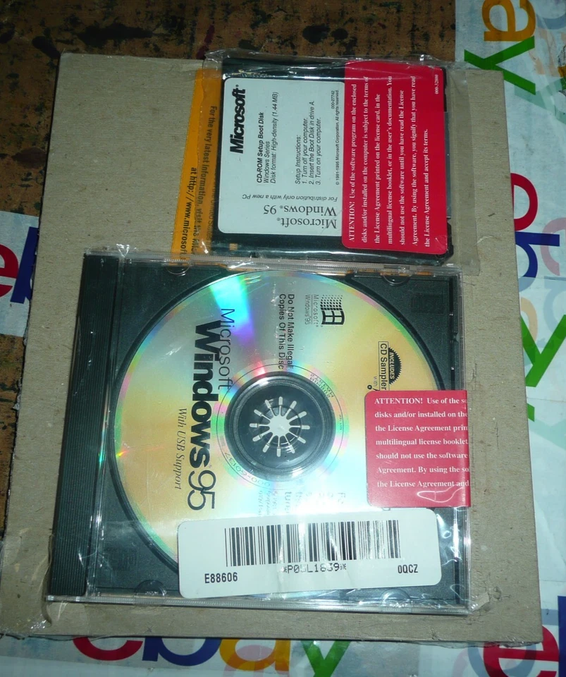 Microsoft X03-32822 Introducing Windows 95 Booklet & CD