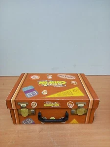 The Classic Carry On Film Collection VHS Box Set in Kofferbox - 10 Videos - Bild 1 von 16