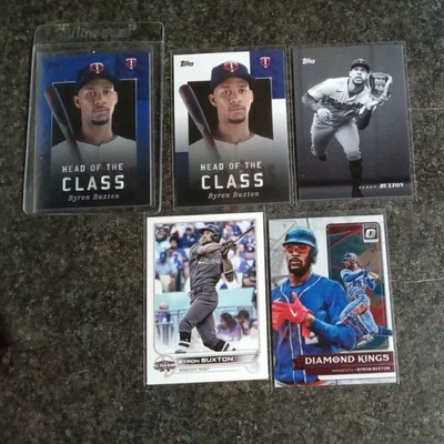 2022 Topps #74 Byron Buxton Blue Parallel 26/75  + (4) Bonus Cards  - Image 1 of 4