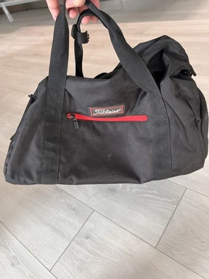 Bolsa de viagem de golfe Titleist Players Duffel preta/vermelha sem etiquetas TA20PBB-06 19x11 - Imagem 1 de 4