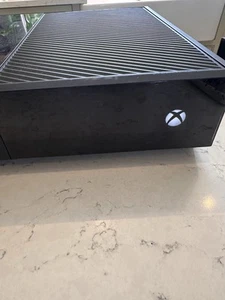 xbox one console - Picture 1 of 6