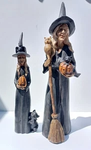 2 Statuine Halloween Streghe con Scopa e Gatto Resina Decorazione - Foto 1 di 8