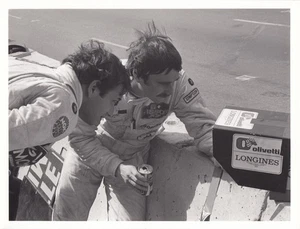 NIGEL MANSELL & ELIO DE ANGELIS 1982 F1 JPS LOTUS GP ORIGINAL PERIOD PHOTO FOTO - Imagen 1 de 2