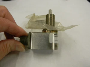 New Honeywell 1CH32-R Snap Action Plunger 4A Micro Switch E3 - Picture 1 of 4