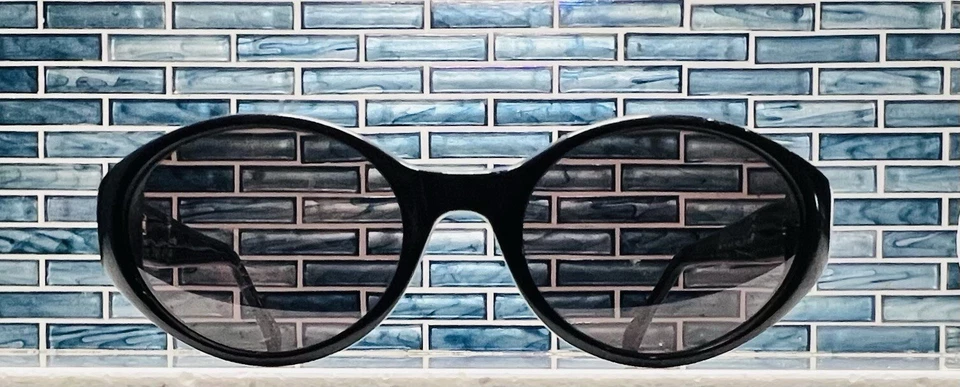 Gafas de sol Adrienne Vittadini de colección negras ovaladas púrpuras lentes marcos brillantes Foto 1 de 4