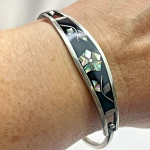 Vtg Mexico Alpaca Silver Hinged Bracelet Black Floral Abalone Inlay Adult Size - Picture 1 of 12