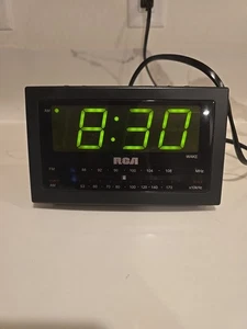 RCA Digital Large Numbers AM/FM Alarm Clock Radio Model RP3701A - Picture 1 of 12