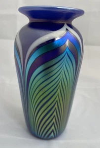 Signed Art Glass Vase Richardson Iridescent Pulled Feather Peacock Cobalt 1980 - Picture 1 of 4