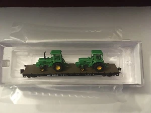 N Scale Wheels Of Time Flat car Western Pacific 2238 With 2 JD Farm Tractors - Picture 1 of 3