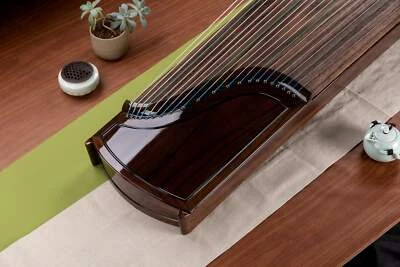素桐·厚 Guzheng de coleccionista 'grueso' con acabado de laca de piano en palo de rosa indio Foto 1 de 4