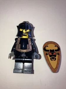 LEGO Castle Knights Minifigure 10176 Evil Knight With Breastplate Armor & Shield - Picture 1 of 3