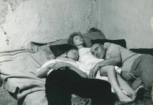 MICHEL PICCOLI MARLENE JOBERT LA POUDRE D'ESCAMPETTE 1971 PHOTO ORIGINAL #8 - Imagen 1 de 1