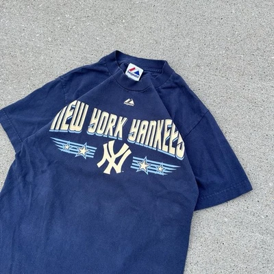 Camiseta Majestic 2000’s New York Yankees Doble Cara MLB Gráfica Pequeña Ropa Deportiva Foto 1 de 4