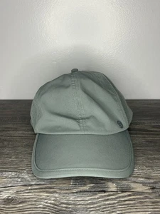 Cappello posteriore con cinturino ventilato ad asciugatura rapida Layer 8 Performance grigio antracite - Foto 1 di 7