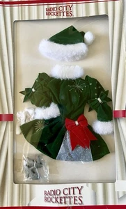 Vintage Radio City Rockettes grün Samt Weihnachtskleidung für Barbie Puppe Neu in Verpackung - Bild 1 von 6