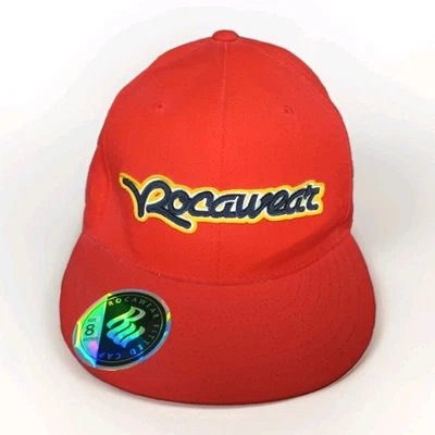 Sombrero ajustado Deadstock Rocawear talla 8 rojo amarillo escritura rojo años 2000 OG pegatina pequeña Foto 1 de 4