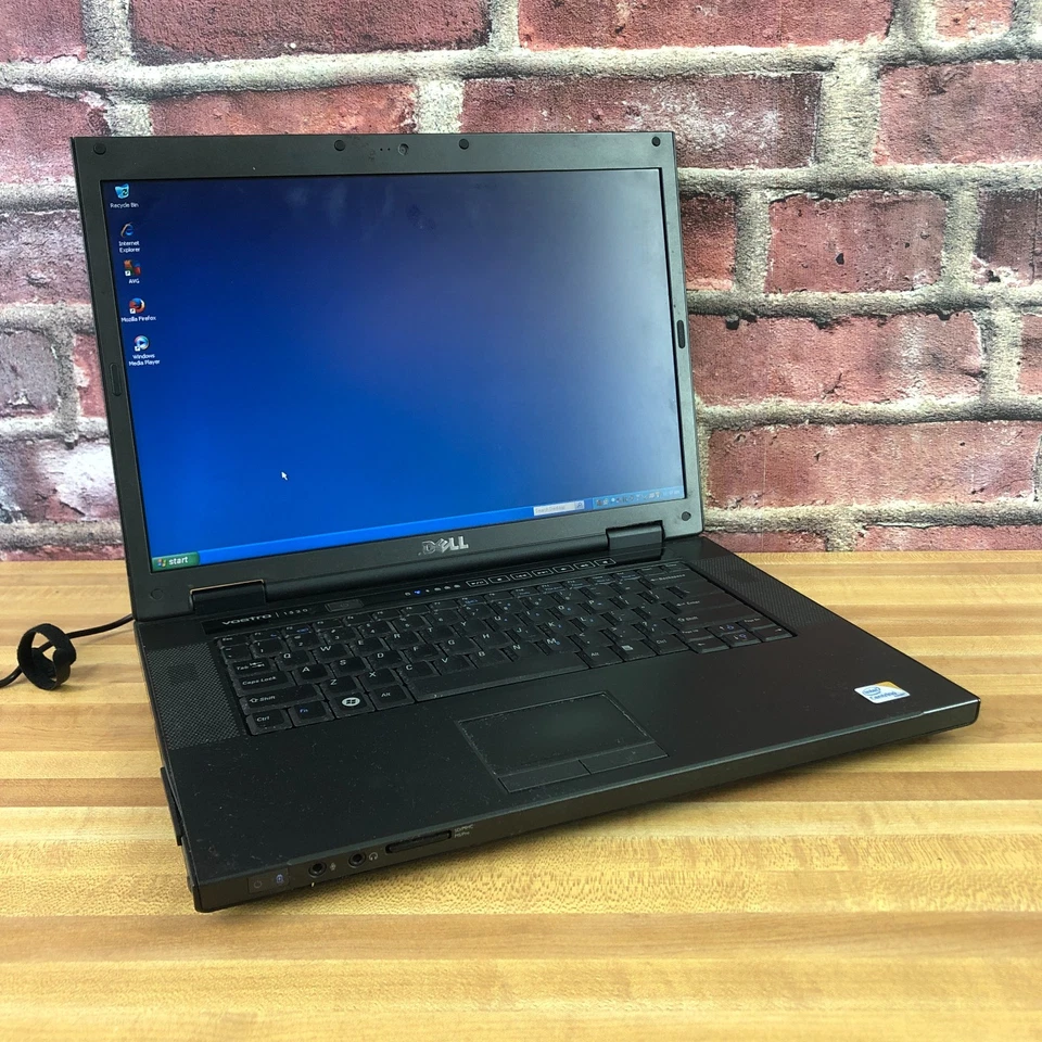 Dell Vostro 1520 Retro Gaming Laptop Core 2 2.20GHz 3GB RAM (Windows XP Pro) - Image 1 of 4