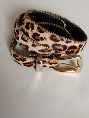 Cinturón estampado animal con hebilla dorada talla pequeña Foto 1 de 4