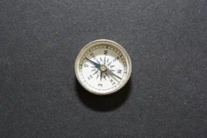 Vintage old stock small compass circa.1930s COM2 - Picture 1 of 3
