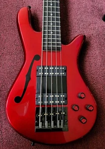 Spector Performer 5 Bass. Radiused finger ramp and thumbrest - Picture 1 of 4