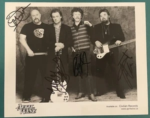 April Weinband signiert handsigniert 8x10 Foto - Bild 1 von 1
