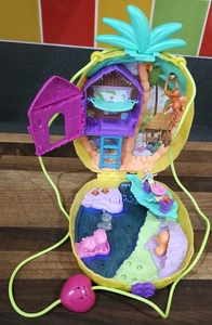 POLLY POCKET - Tropicool Pineapple Wearable Purse Mattel 2021 - Bild 1 von 7