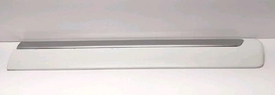 2000-2006 GMC Yukon passenger side front side door molding white OEM 15176375 - Image 1 of 4